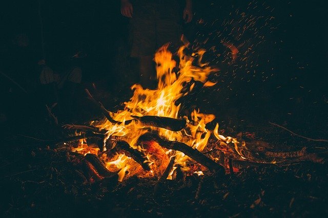 hořící oheň